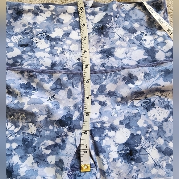 Lululemon Run With the Waves Dappled Blossom Multi Crop Leggings Women's Size 6 - Picture 8 of 9